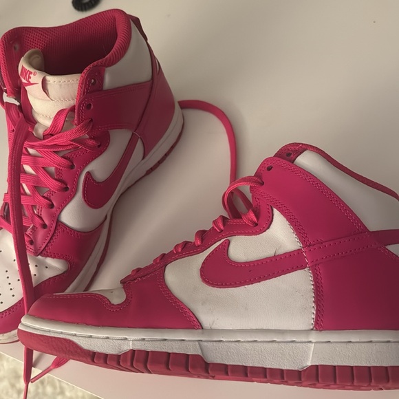 Nike Dunk High Wmns 'Pink Prime’ - Picture 2 of 3